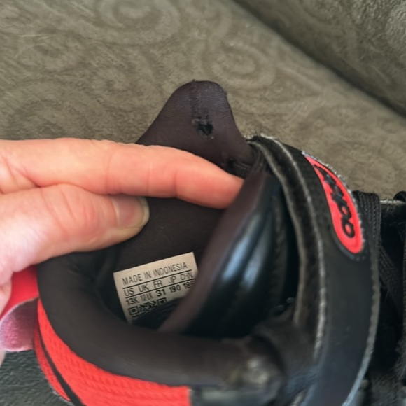 Boys size 13 Adidas Hi-top Sneakers - Picture 6 of 6